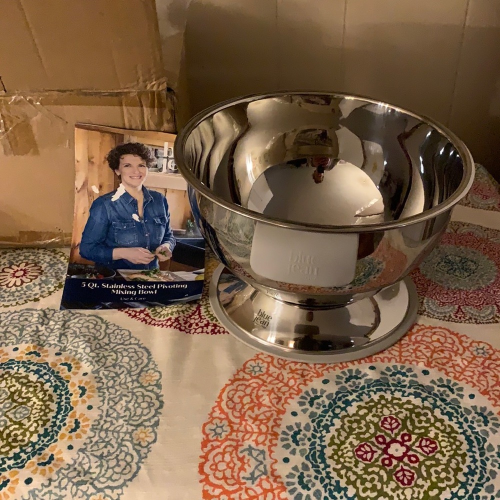 Blue Jean Chef 5qt Stainless Steel Pivoting mixing bowl.
